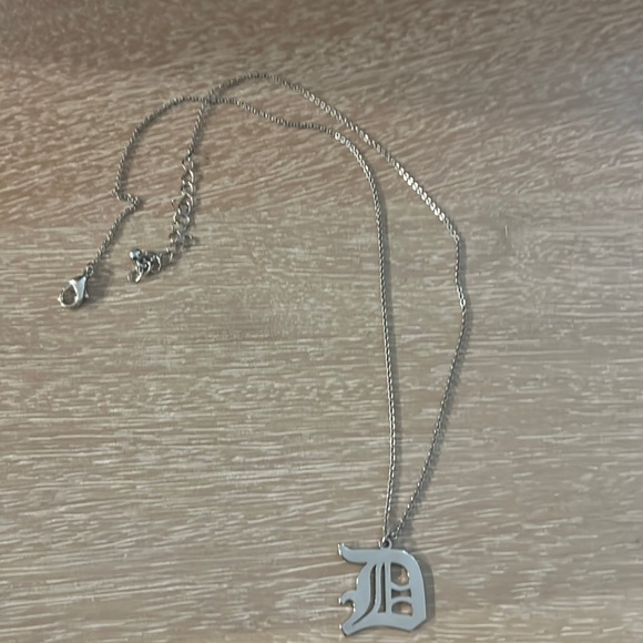 Forever 21 initial necklace - Picture 1 of 2